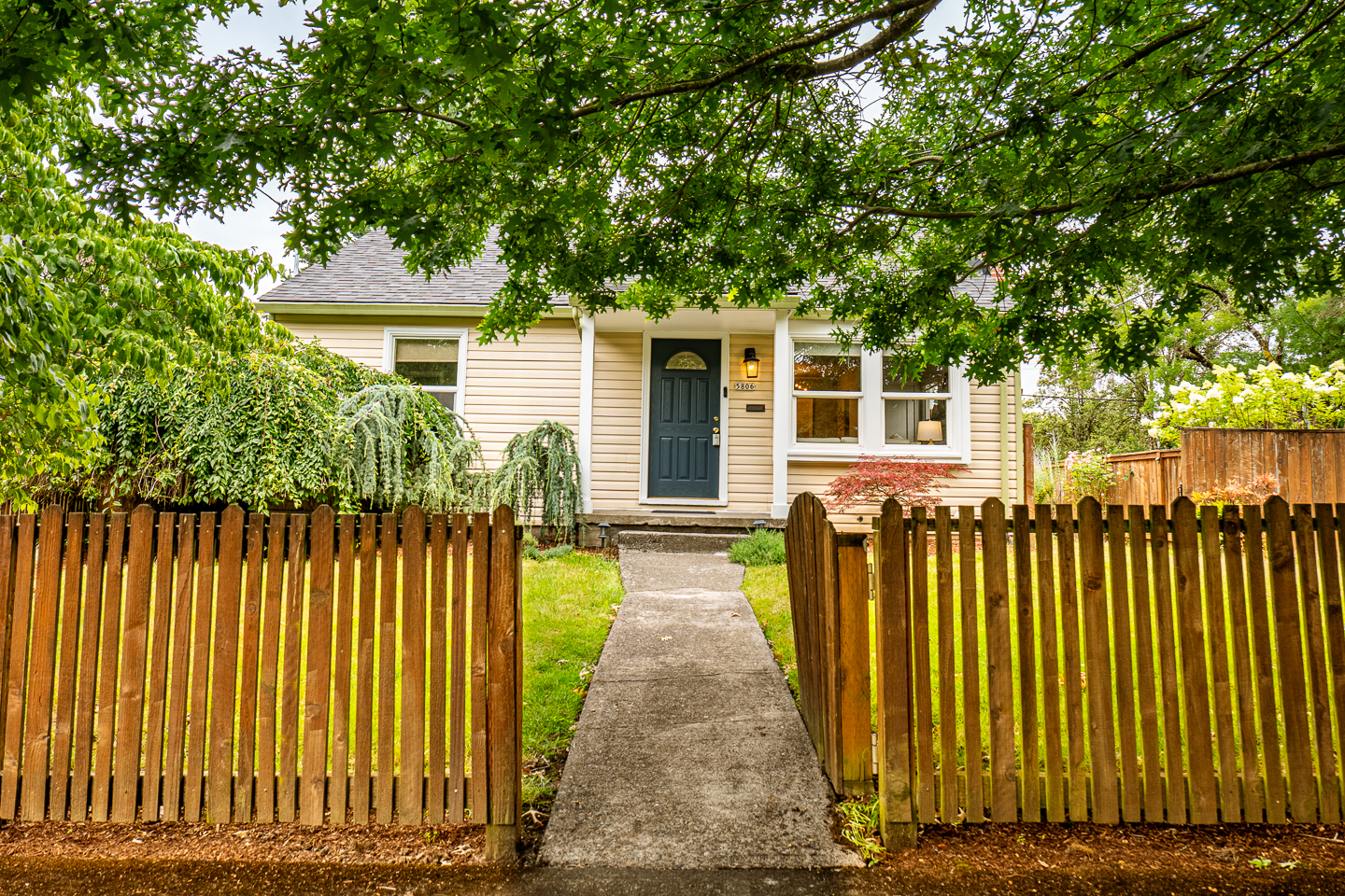 5806 NE 32nd Place exterior