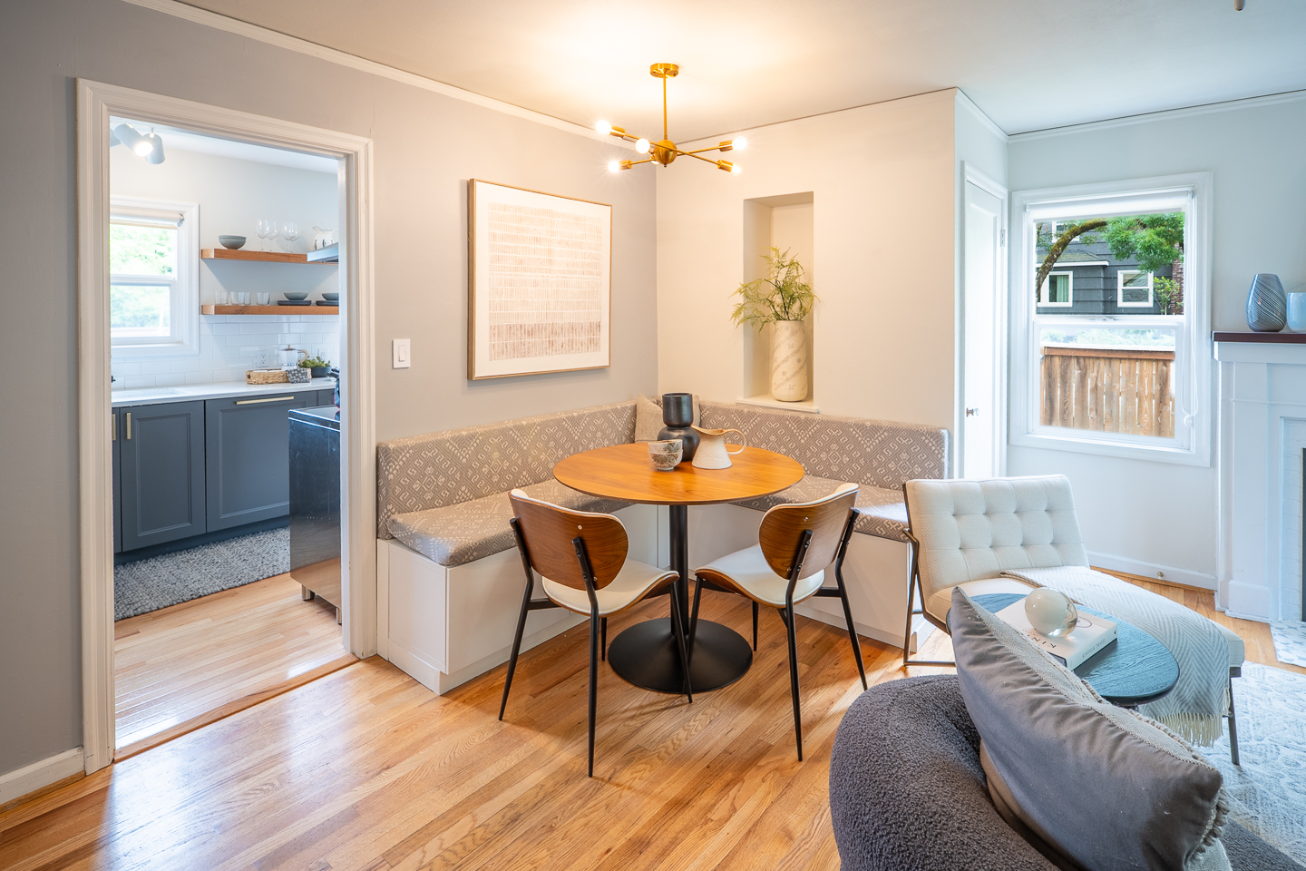 5806 NE 32nd Pl dining nook