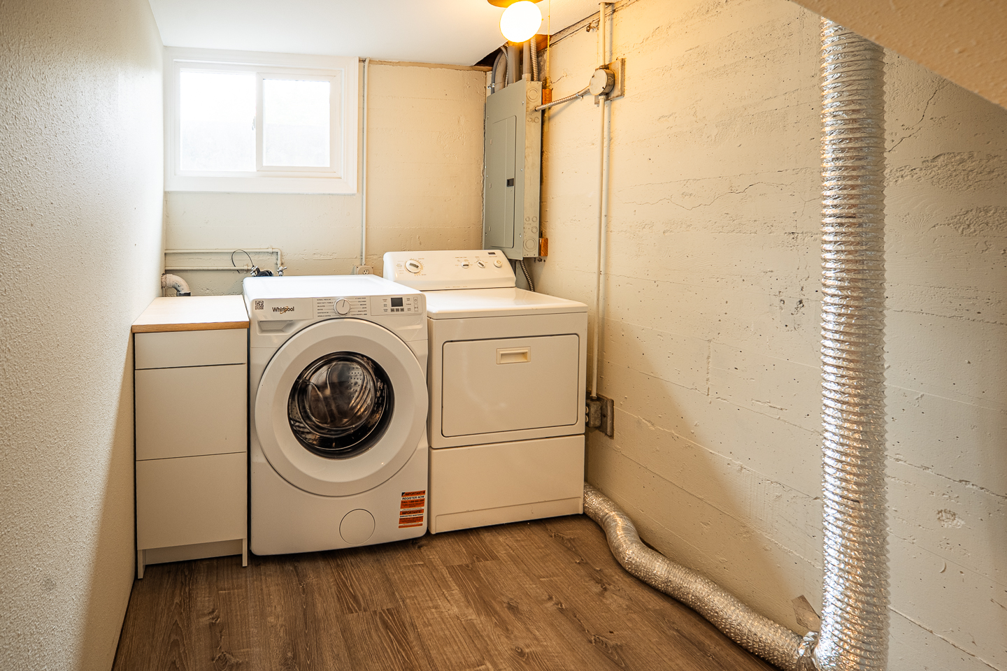 5806 NE 32nd Pl laundry
